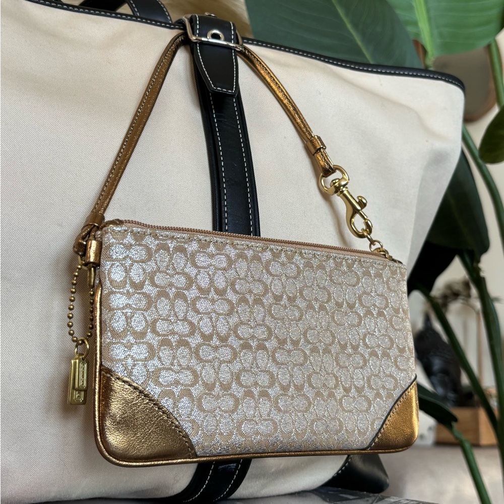🌟⭐️✨VTG COACH Special Edition Signature Lurex Wristlet✨⭐️🌟